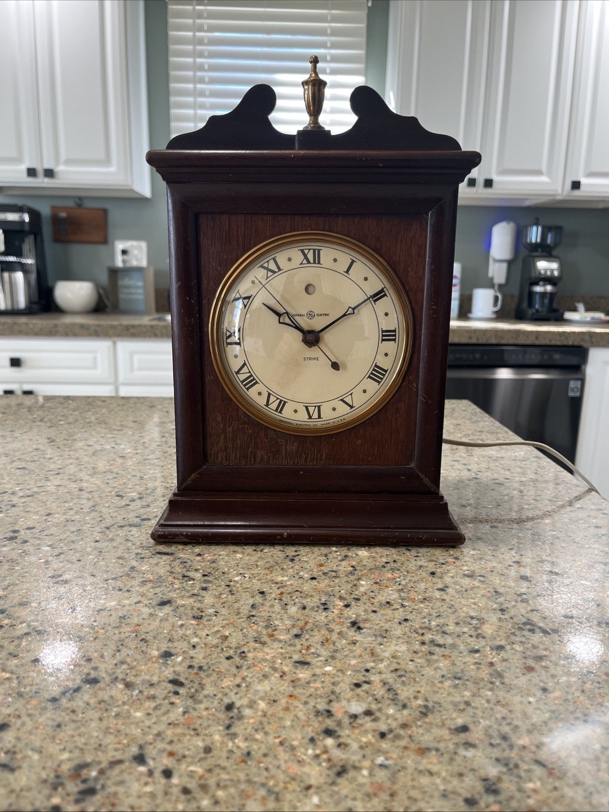 Vintage 1930’s General Electric Mantel Clock Model 6B14 “The Winthrop” Working Vintage 1930’s General Electric Mantel Clock Model 6B14 “The Winthrop” Working