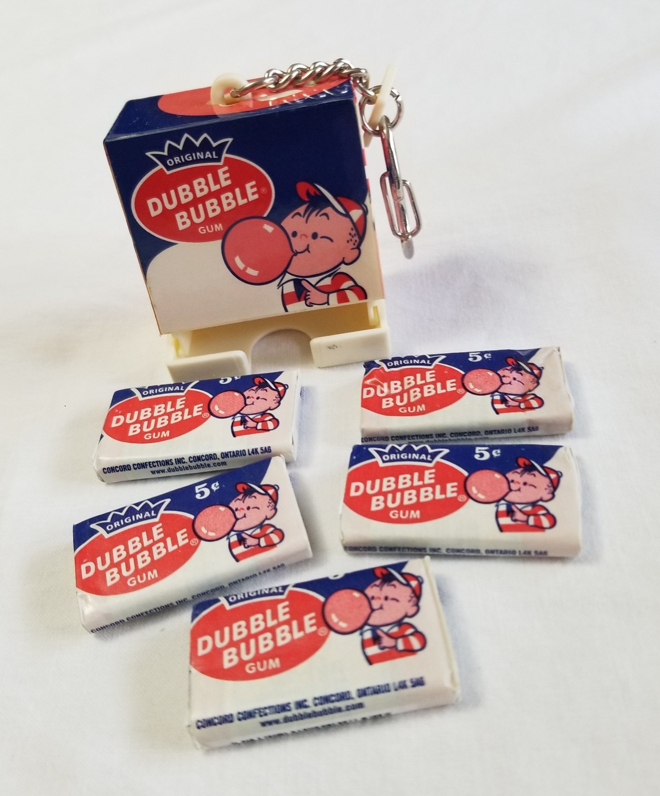 VINTAGE DUBBLE BUBBLE GUM DISPENSER KEYCHAIN 2001 BASIC FUN