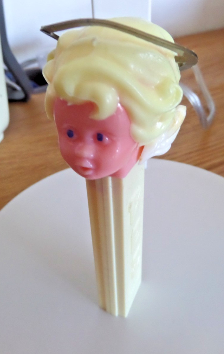 PEZ VINTAGE Rare to Find White Angel No Feet Pat 3.9 Yugoslavia WITH Halo &Wings