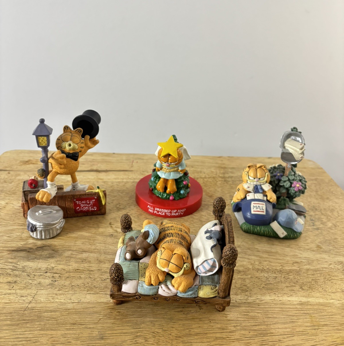 Vintage 1990s Danbury Mint Garfield & Odie Resin Figurine Lot Of 4 Please Read Vintage 1990s Danbury Mint Garfield & Odie Resin Figurine Lot Of 4 Please Read