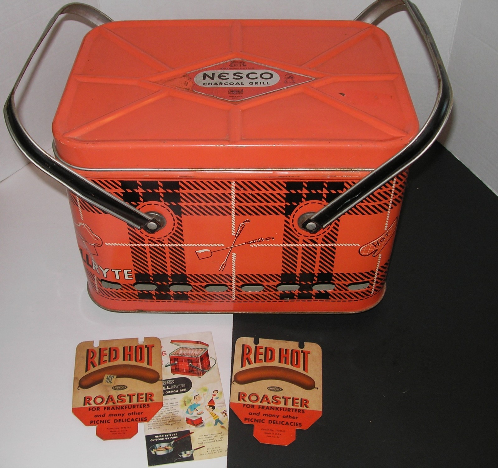 Vintage Nesco Grill-Ryte Plaid Portable Charcoal Grill Vintage Nesco Grill-Ryte Plaid Portable Charcoal Grill