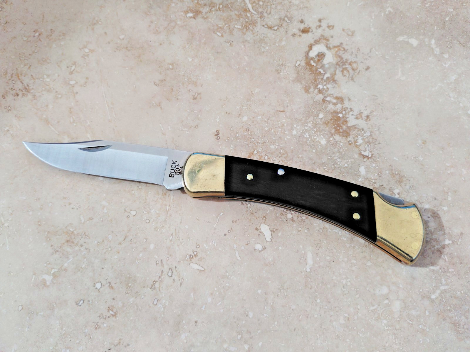 BUCK 110 FOLDING HUNTER KNIFE WITH LEATHER SHEATH - 2021