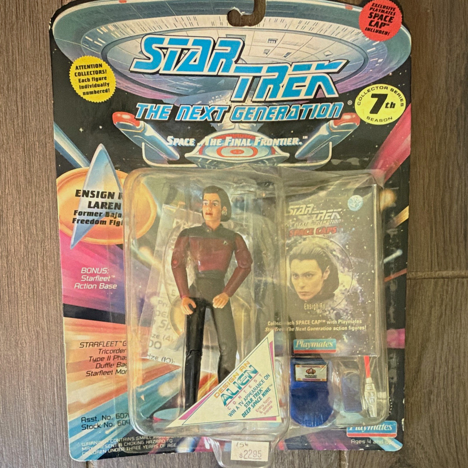 Playmates Vintage Star Trek TNG Ensign Ro Laren Figure w/ Space Caps & Base