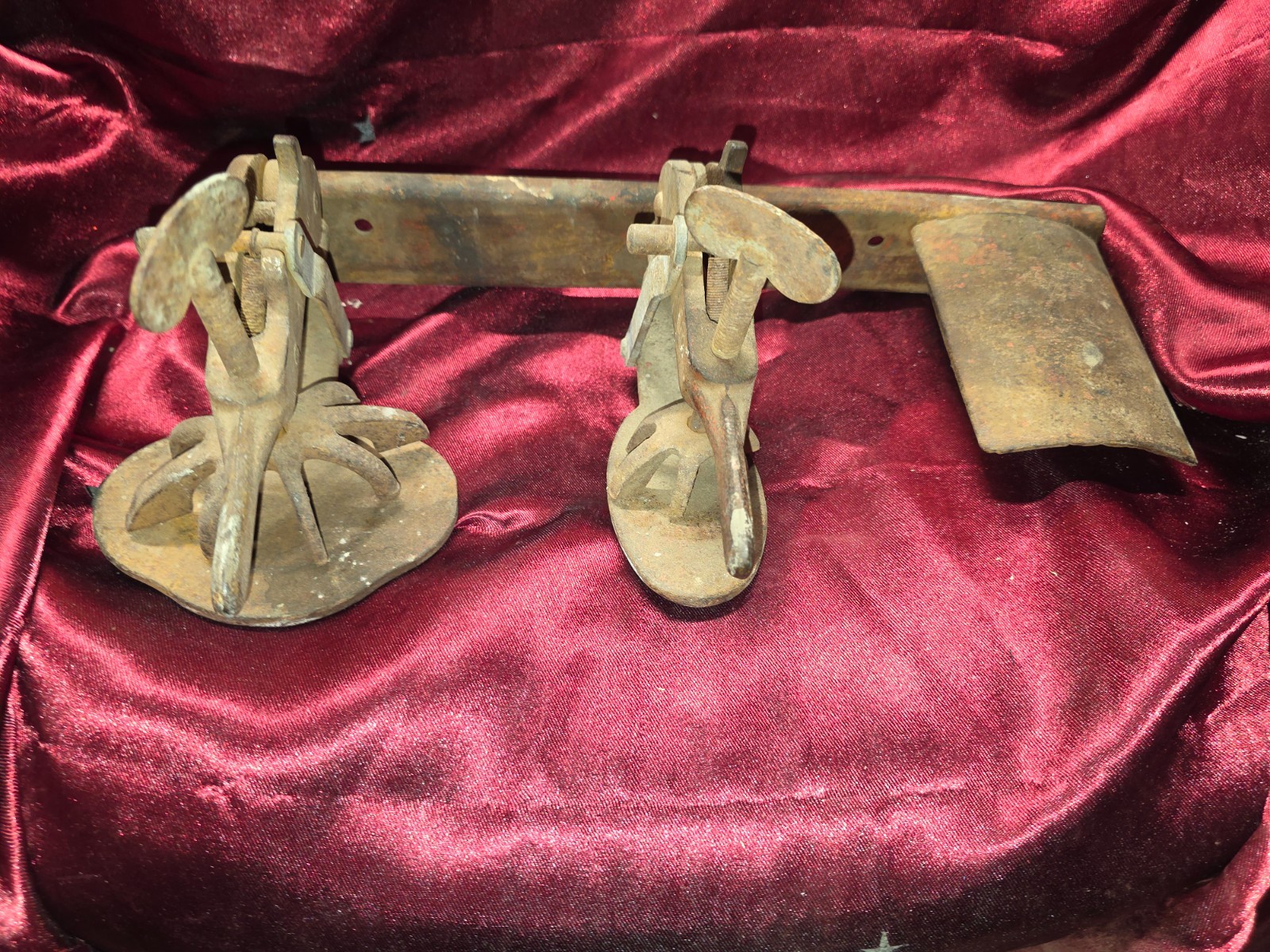 ANTIQUE RARE Tire/Tube Repair Clamp Station -- Cast Iron, USA