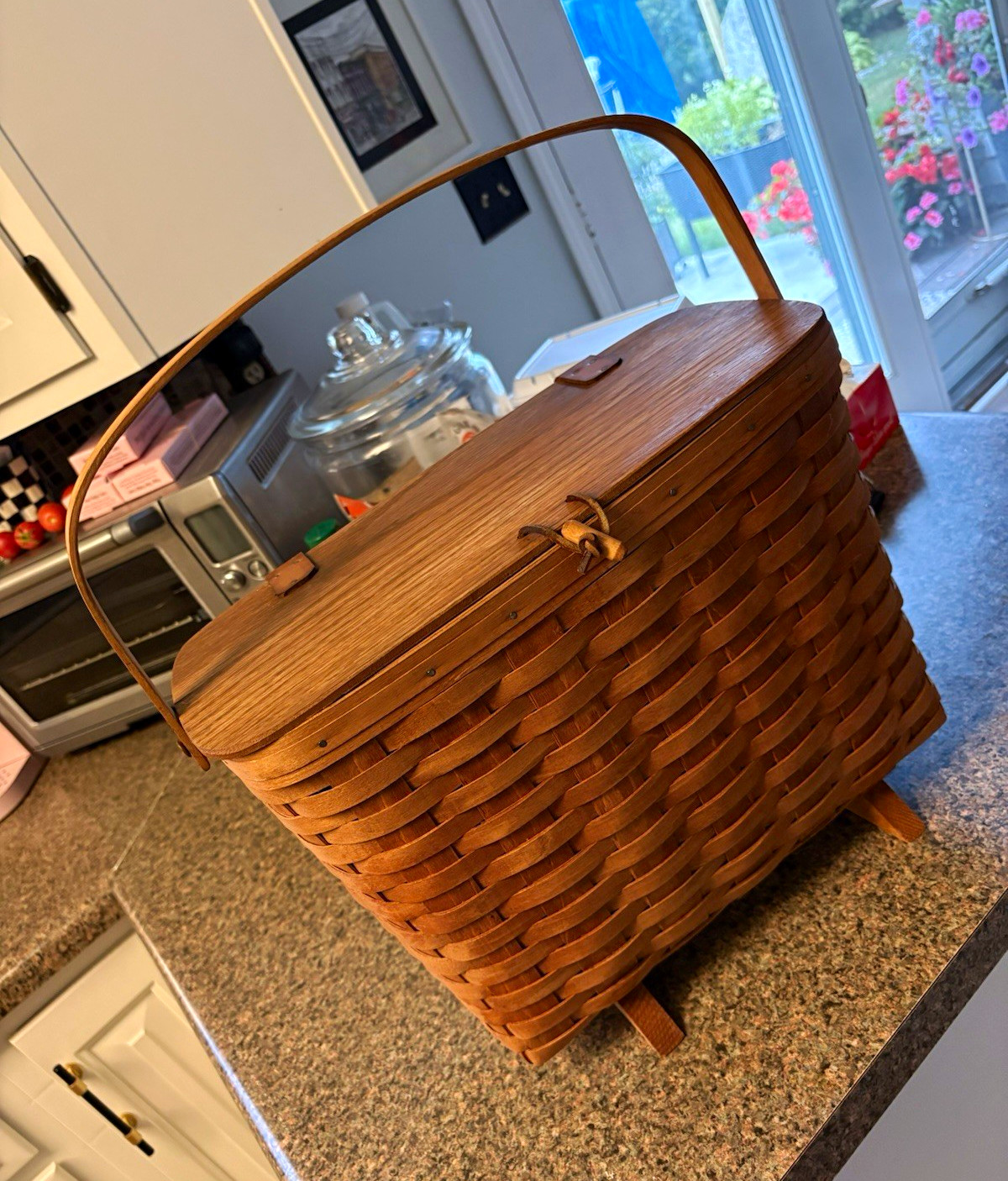 Longaberger 1988 Large Handwoven Brown Picnic Basket w/ Lid & Handle