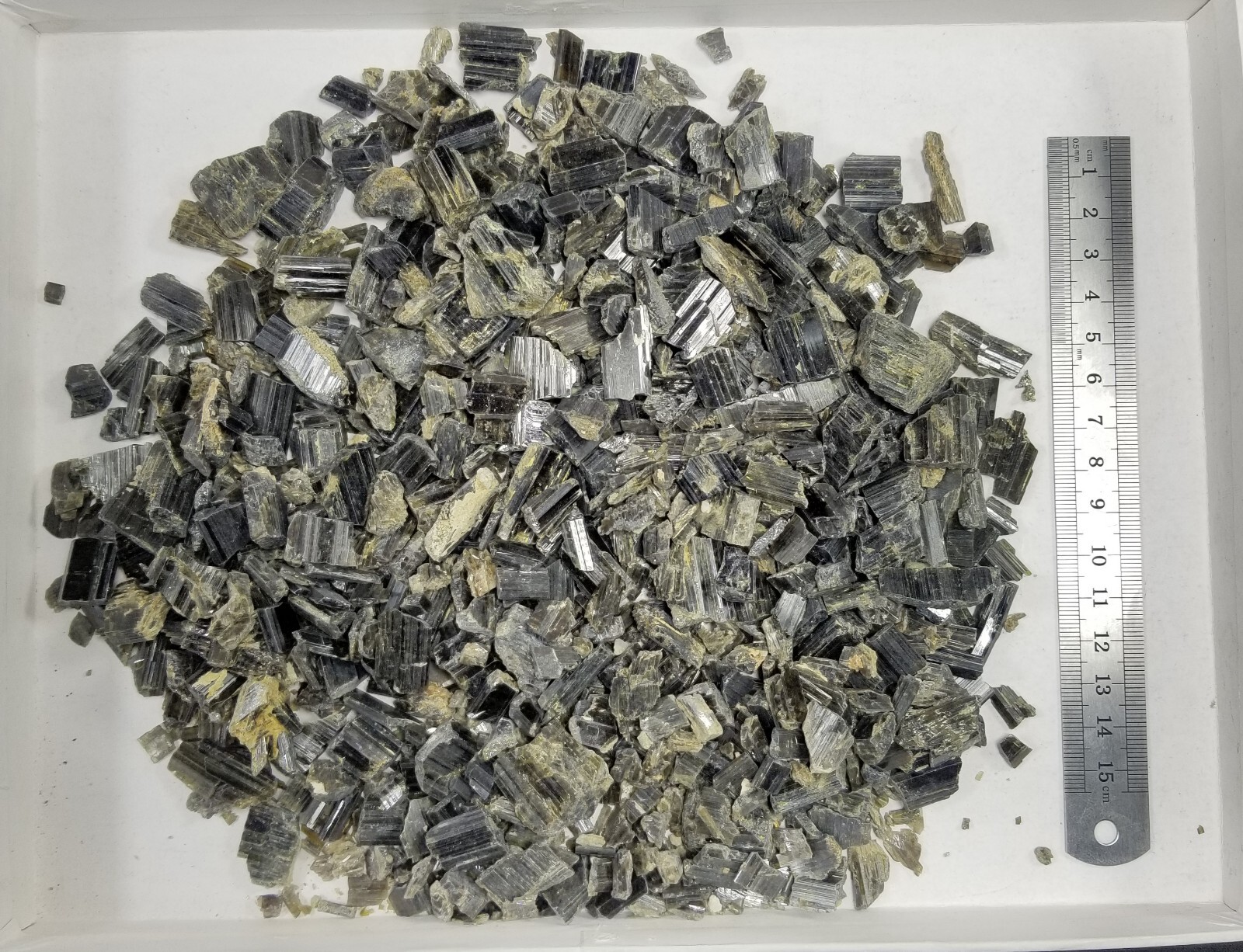 720 Grams natural epidote crystals