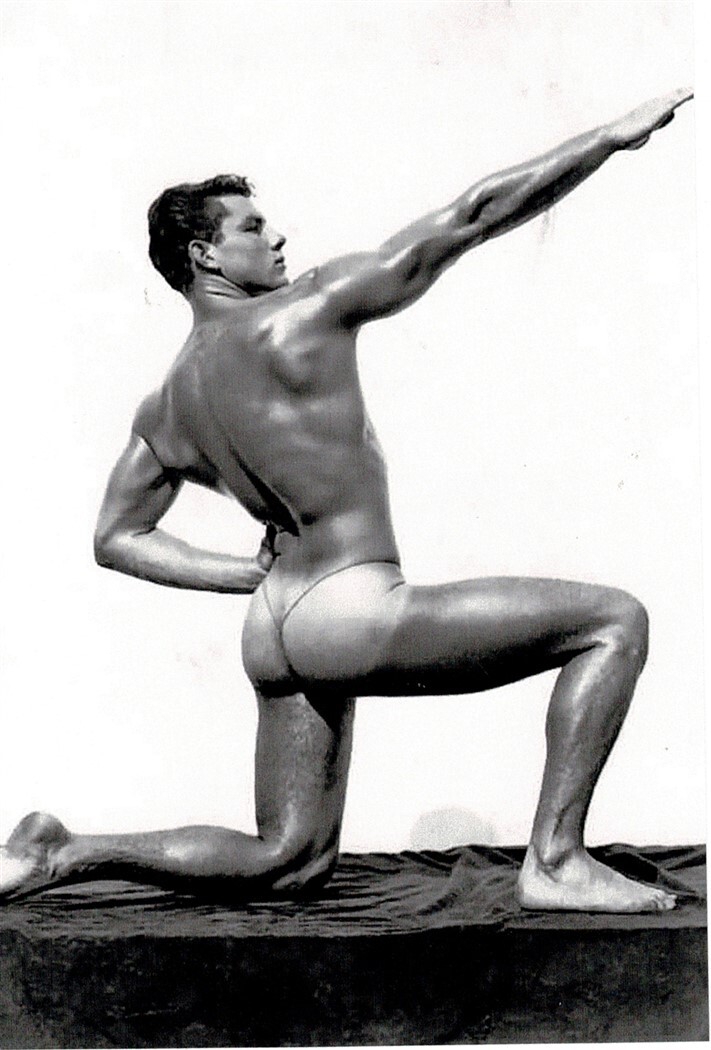 1960s physique model studio pointing pose gay man\'s collection 4x6