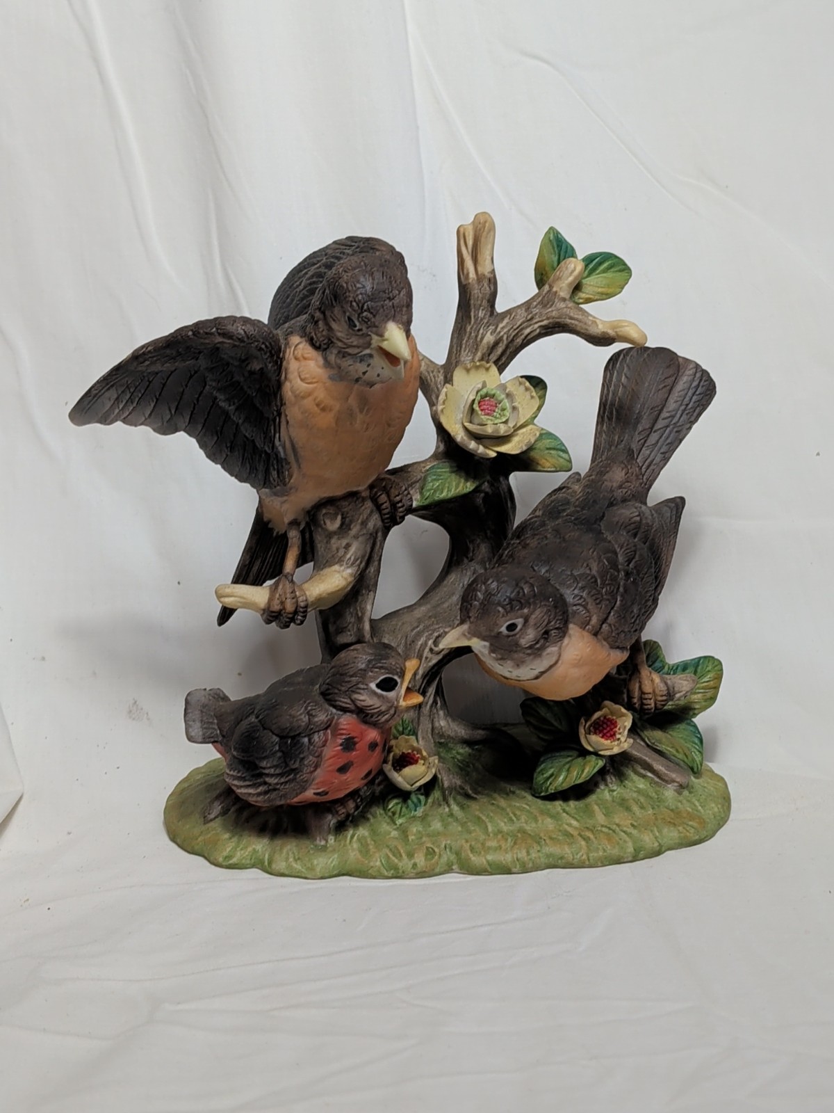 Vintage Arnart Royal Crown Robin Family Porcelain Figurine Music Box J. Byron Vintage Arnart Royal Crown Robin Family Porcelain Figurine Music Box J. Byron