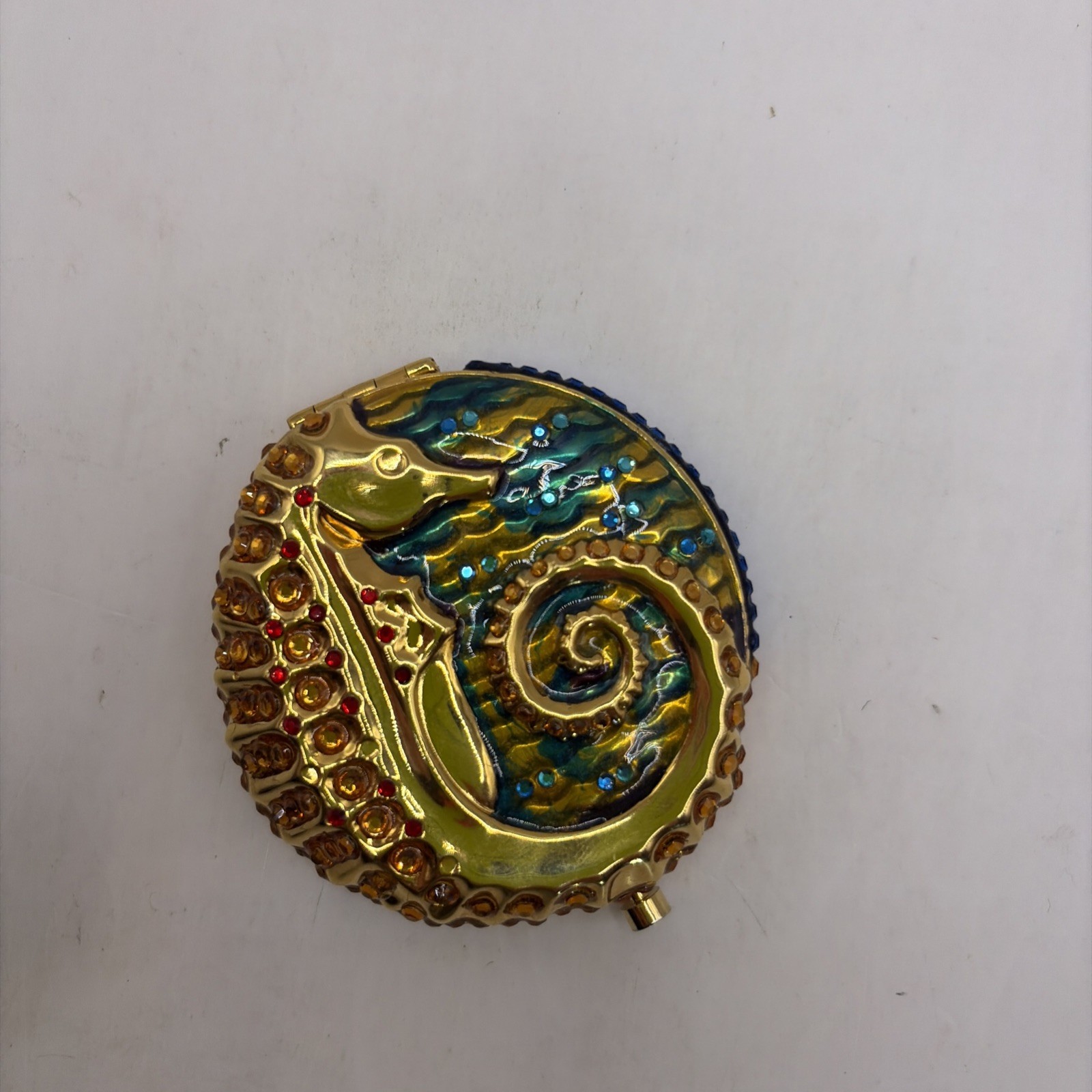 ESTEE LAUDER GOLDEN SEAHORSE LUCIDITY POWDER COMPACT RARE ESTEE LAUDER GOLDEN SEAHORSE LUCIDITY POWDER COMPACT RARE