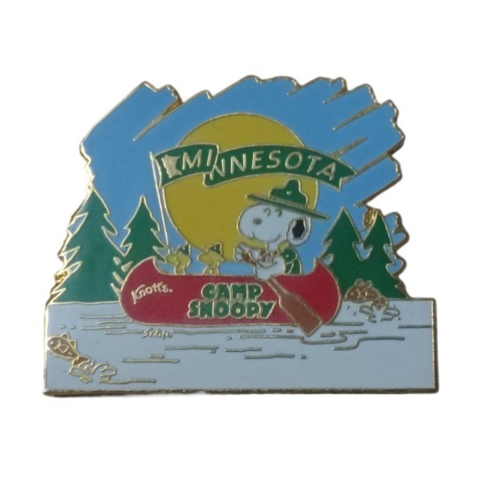 Peanuts Knott\'s Berry Farm Camp Snoopy Minnesota Mall of America Souvenir Pin