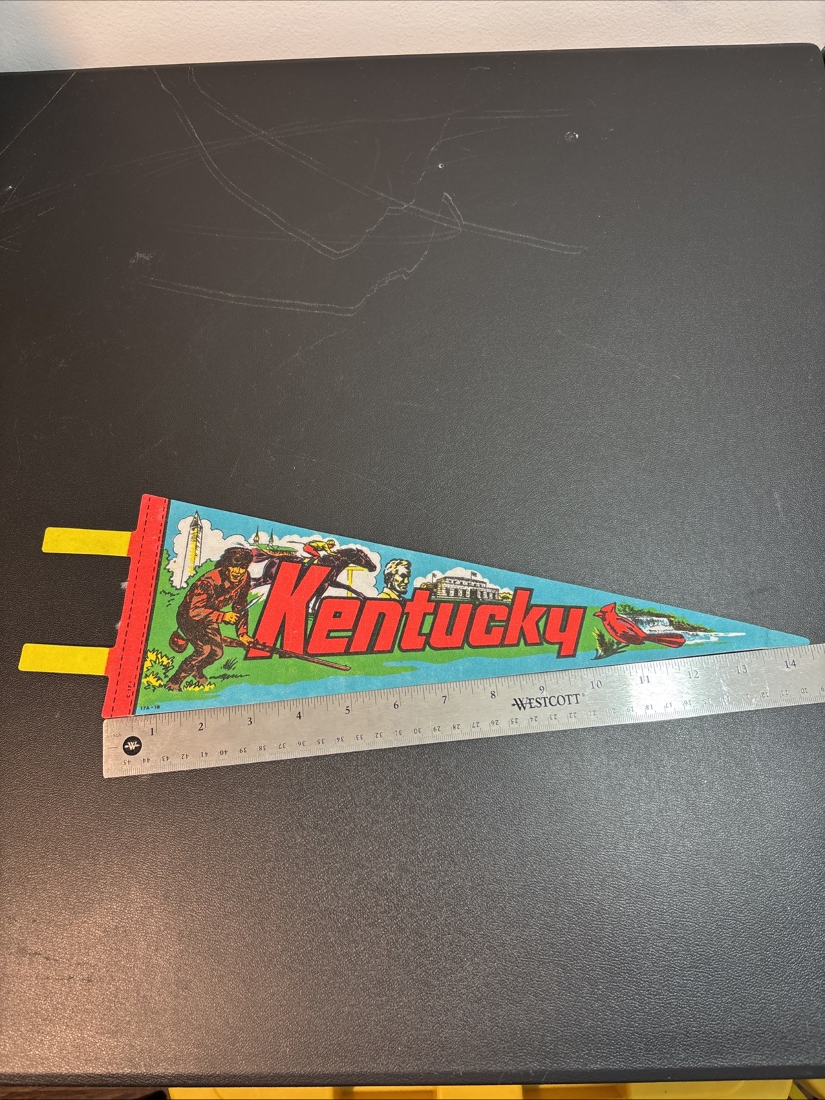 Vintage Souvenir Felt Pennant  Kentucky (B3)