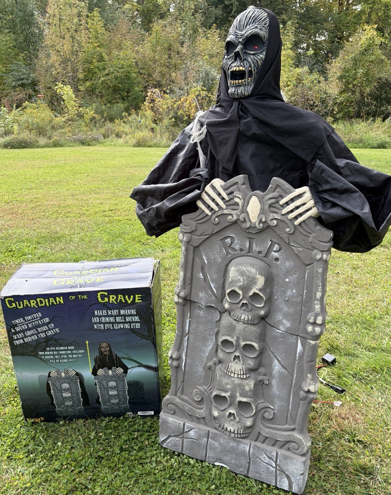 Spirit Halloween 2008 GUARDIAN OF THE GRAVE Animatronic Sounds Glowing Eyes
