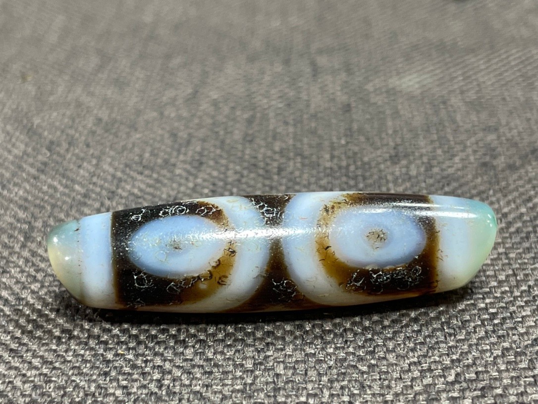 Old Tibetan Nepalese Himalayan Ancient 3 eye Old Dzi Talisman Beads Amulet 三眼天珠 Old Tibetan Nepalese Himalayan Ancient 3 eye Old Dzi Talisman Beads Amulet 三眼天珠