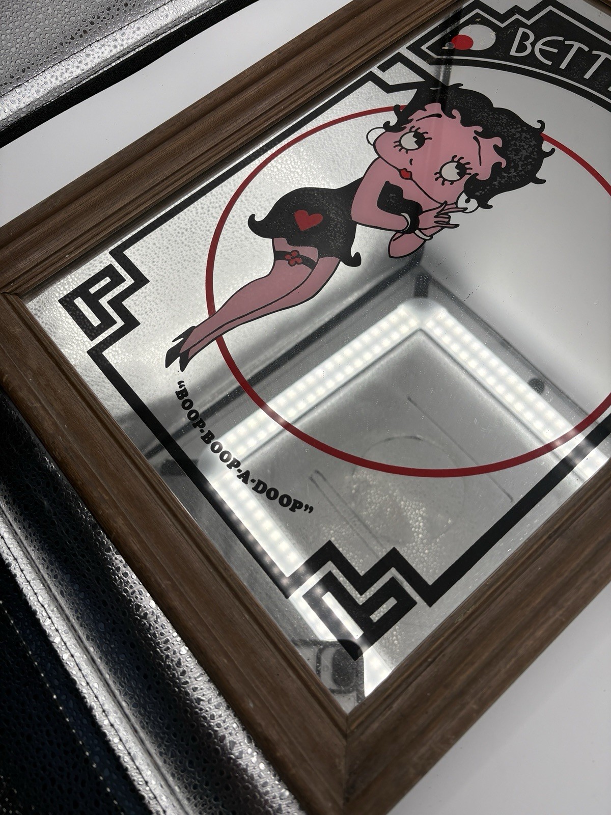 VTG BETTY BOOP - Boop Boop A Doop - Wood Framed Bar Mirror Collectible 14\