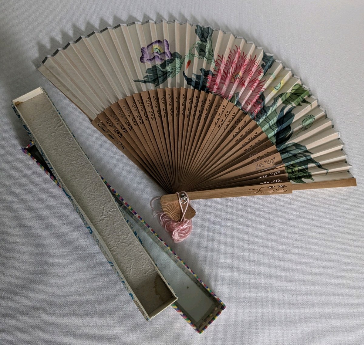 Vintage Oriental/Asian Hand Fan with Glass Topped Box Pink Tassel Beautiful Vintage Oriental/Asian Hand Fan with Glass Topped Box Pink Tassel Beautiful