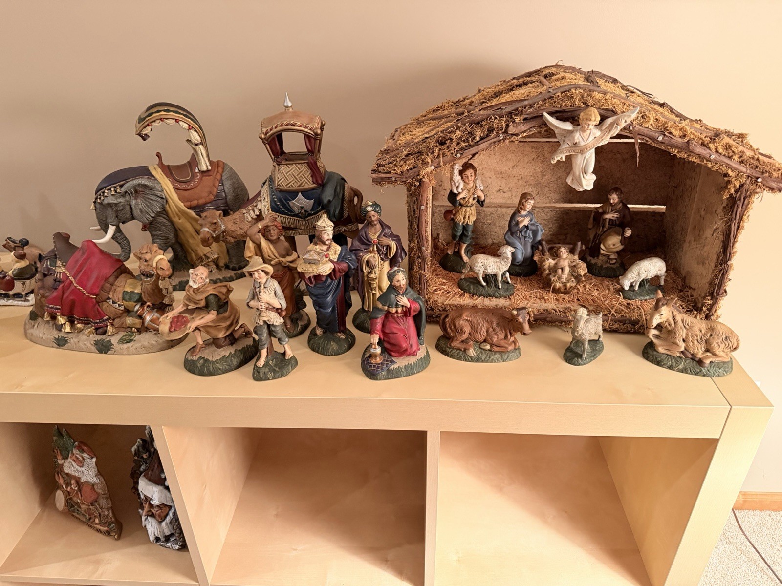 Vintage 1995 Walnut Ridge Collectibles 19 Pc Nativity Set Signed KLB & Stable Vintage 1995 Walnut Ridge Collectibles 19 Pc Nativity Set Signed KLB & Stable