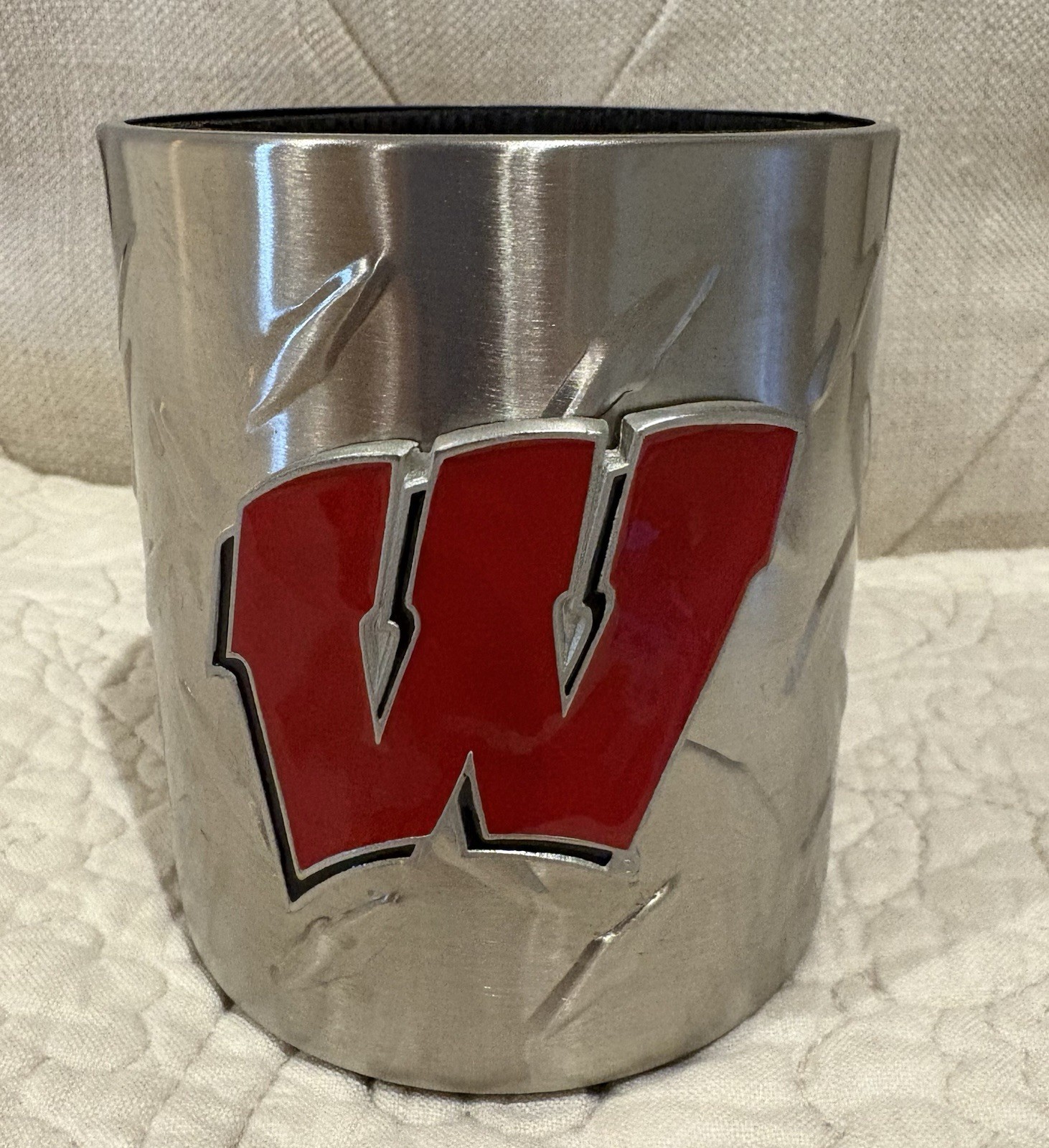 University Of Wisconsin Badgers Insulated Metal Coozie Steel Grid Style NWOT University Of Wisconsin Badgers Insulated Metal Coozie Steel Grid Style NWOT