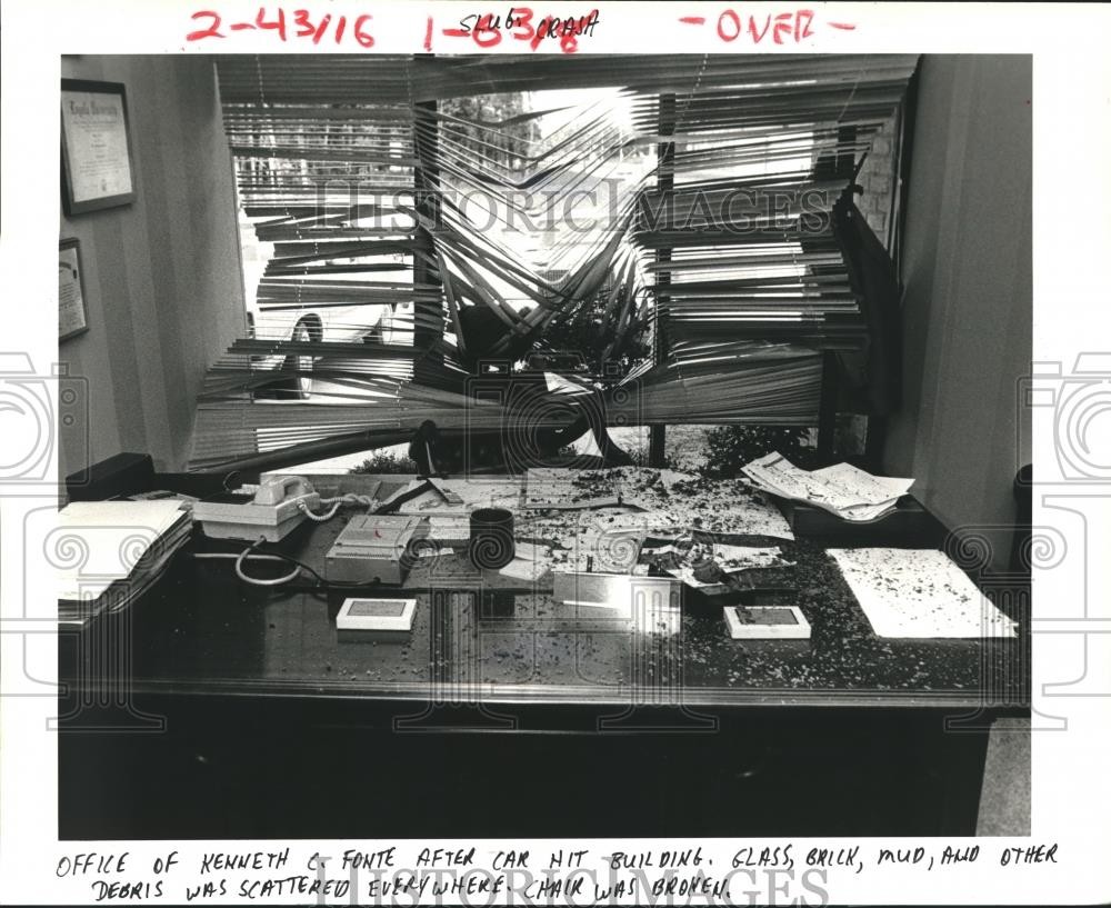 1985 Press Photo Accident scene at Blessey Enterprises Inc. after car hit office 1985 Press Photo Accident scene at Blessey Enterprises Inc. after car hit office