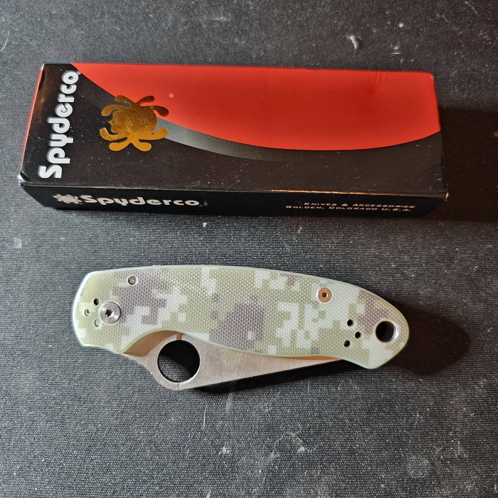 Spyderco Military Folding Knife, Digital Camouflage G-10 Handle Satin Finish Spyderco Military Folding Knife, Digital Camouflage G-10 Handle Satin Finish
