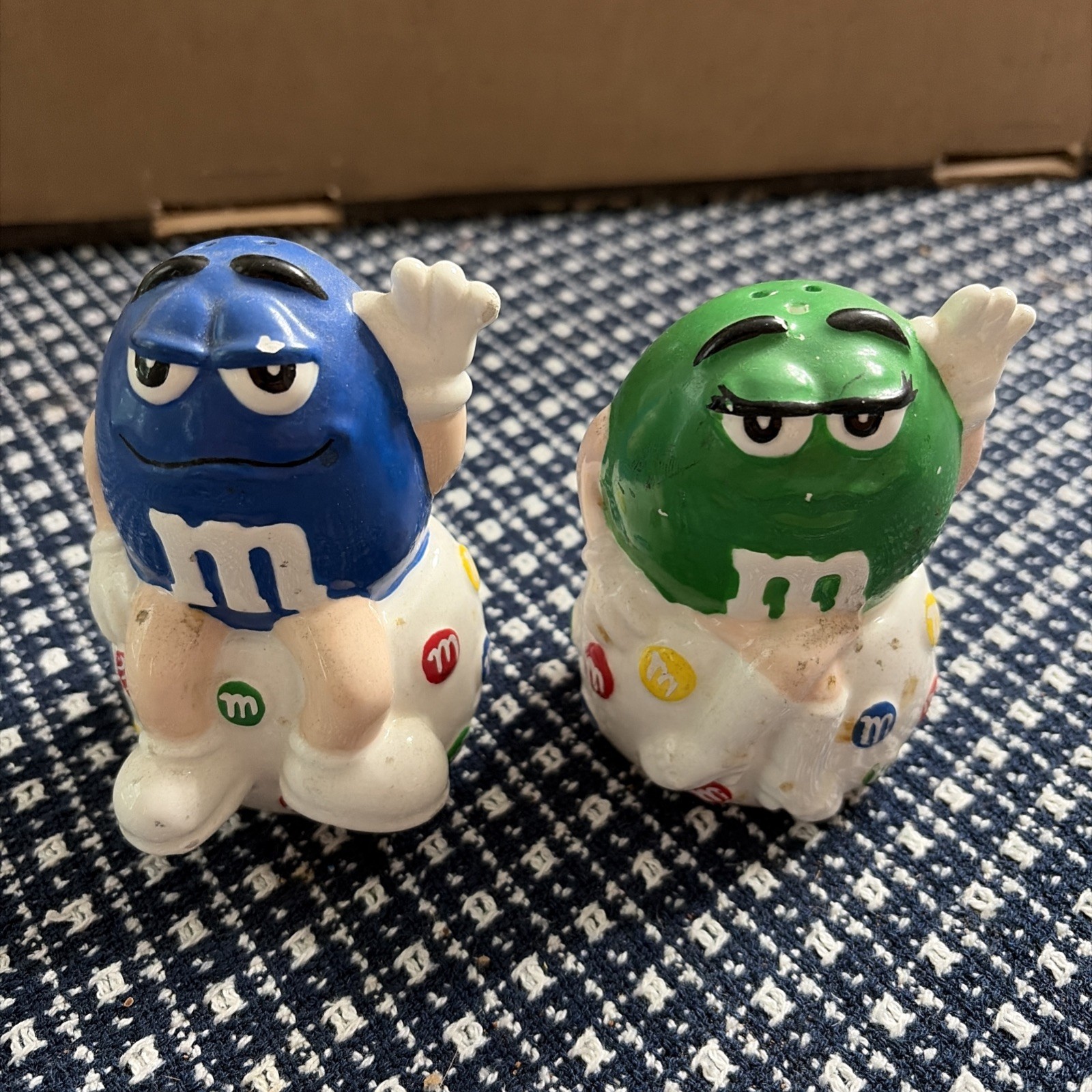 2001 M&M Salt & Pepper Shakers Blue & Ms Green See Description Cab