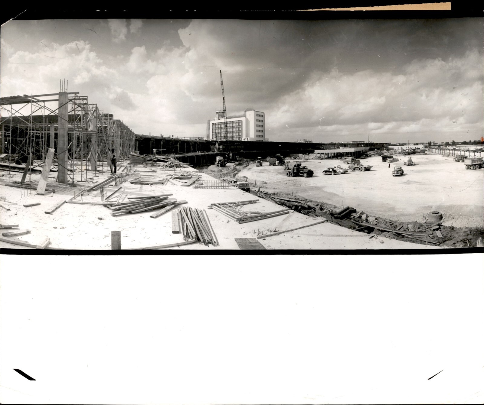 LG973 1958 Original Photo MIAMI INTERNATIONAL AIRPORT HUGE NEW TERMINAL SITE LG973 1958 Original Photo MIAMI INTERNATIONAL AIRPORT HUGE NEW TERMINAL SITE