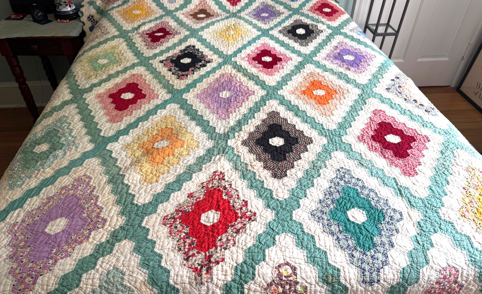 Vintage 1930’s Hand Pieced and Stitched Hexagonal Grandmothers Garden Quilt B317 Vintage 1930’s Hand Pieced and Stitched Hexagonal Grandmothers Garden Quilt B317