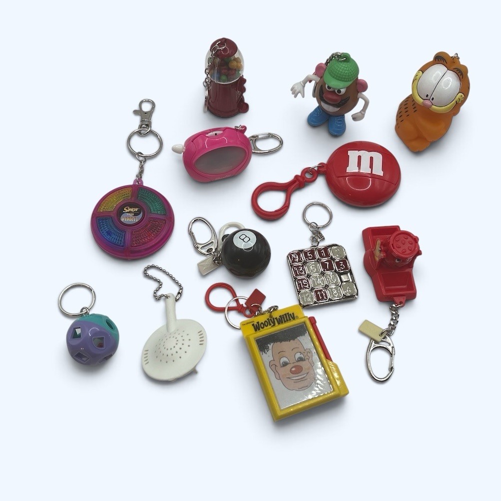 VINTAGE KEYCHAIN LOT VIEW MASTER SIMON MAGIC 8 BALL