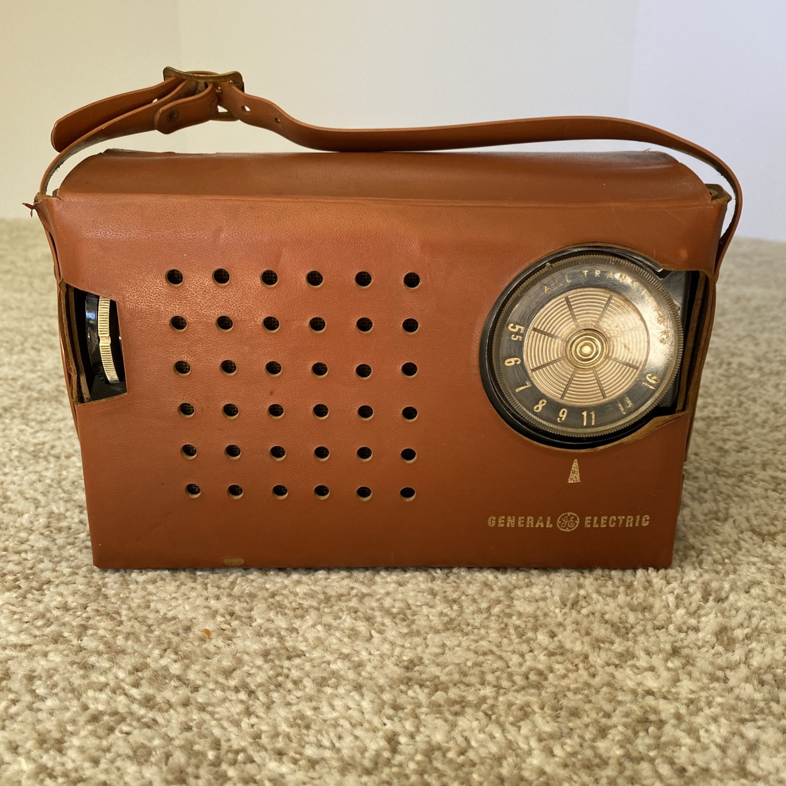 Vtg 1960's General Electric GE P-807J AM Transistor Radio w/ Leather Case Works