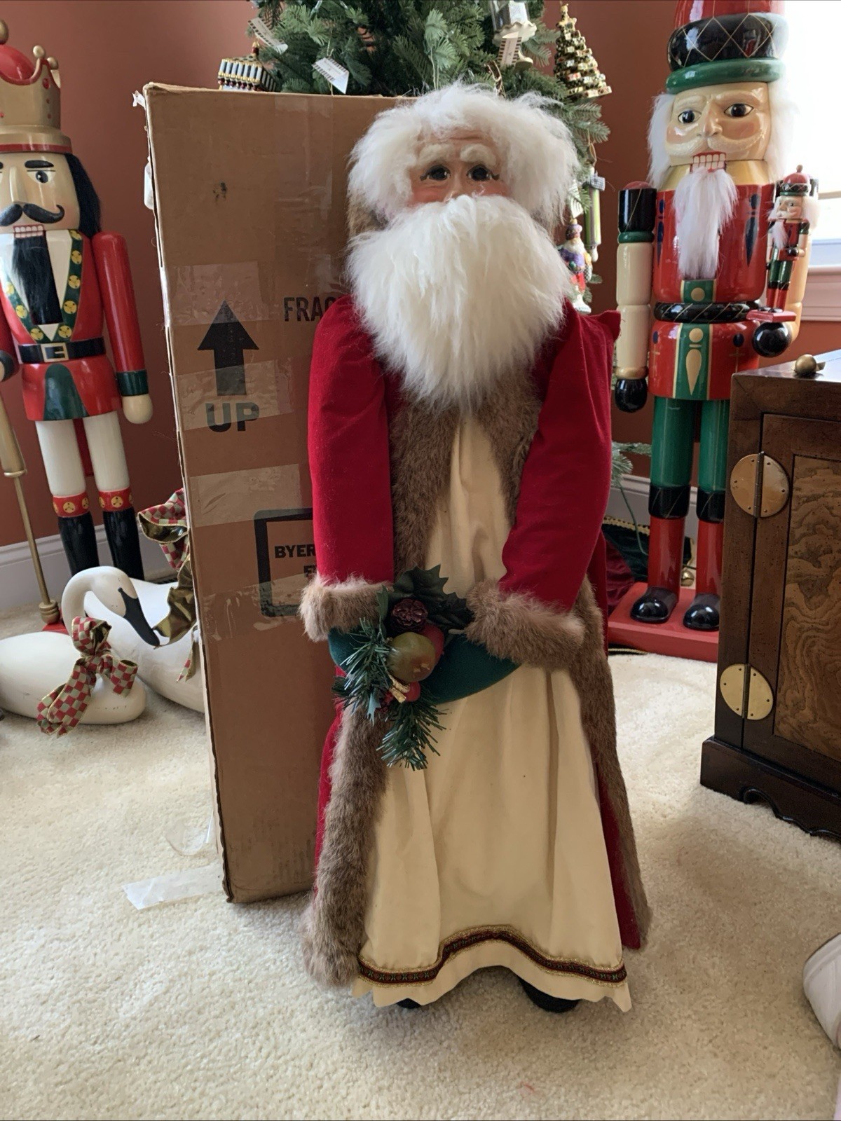 Byers Choice Carolers Display Piece. in the original box. Excellent Condition. Byers Choice Carolers Display Piece. in the original box. Excellent Condition.
