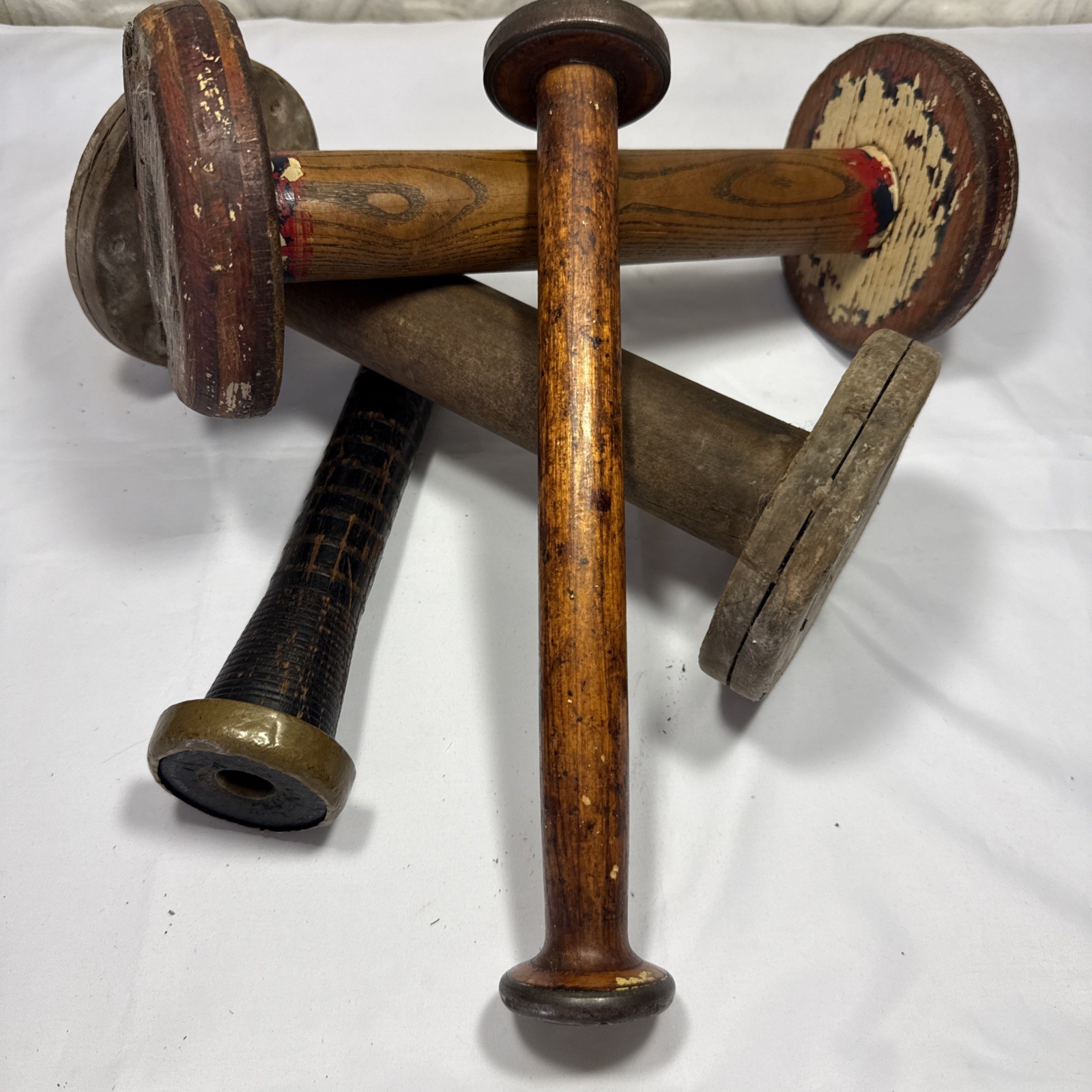🇺🇸 Vintage Industrial Wooden Yarn Thread Wool Spool Spindle Bobbin Wood 4-Lot 🇺🇸 Vintage Industrial Wooden Yarn Thread Wool Spool Spindle Bobbin Wood 4-Lot