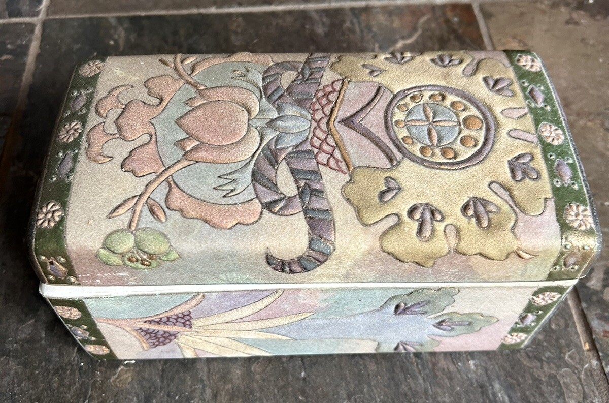 Vintage Kiln Art Hand Painted Ceramic Pastel Box Excellent Condition Marked