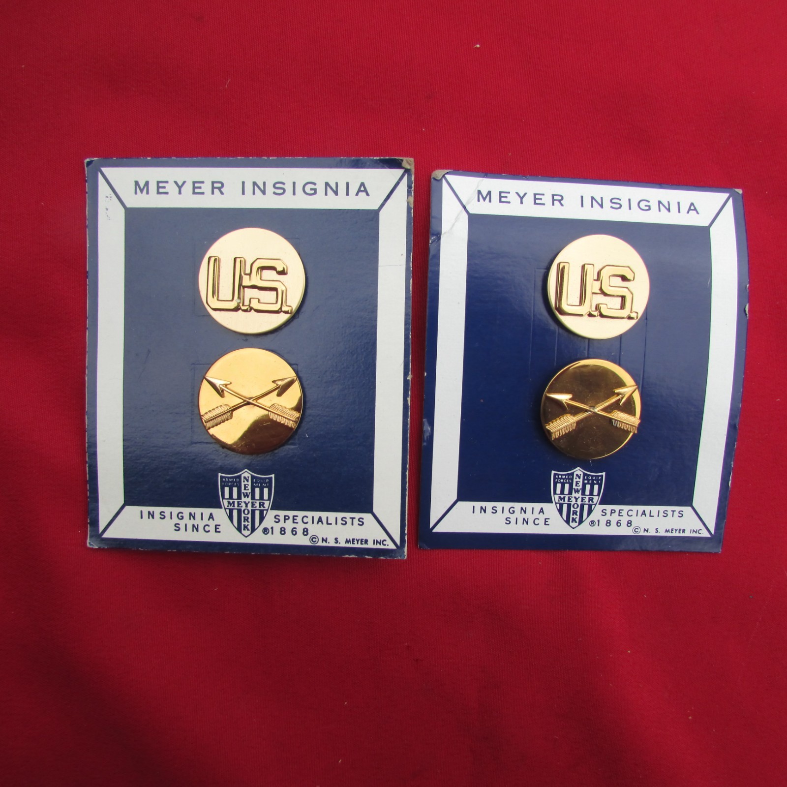 Pair of US Army  US/SPECIAL FORCES Collar Discs: Vietam War-Cold war era
