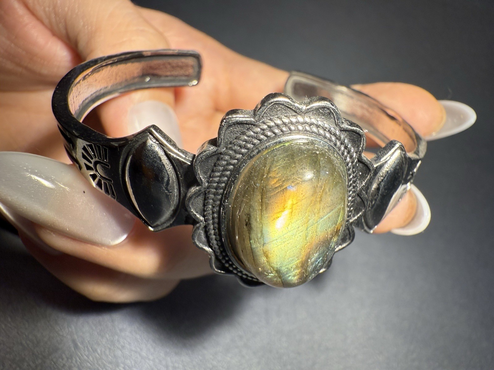 Unique Rare Huge Natural Teal  Luster Labradorite Silver-plated Bracelet