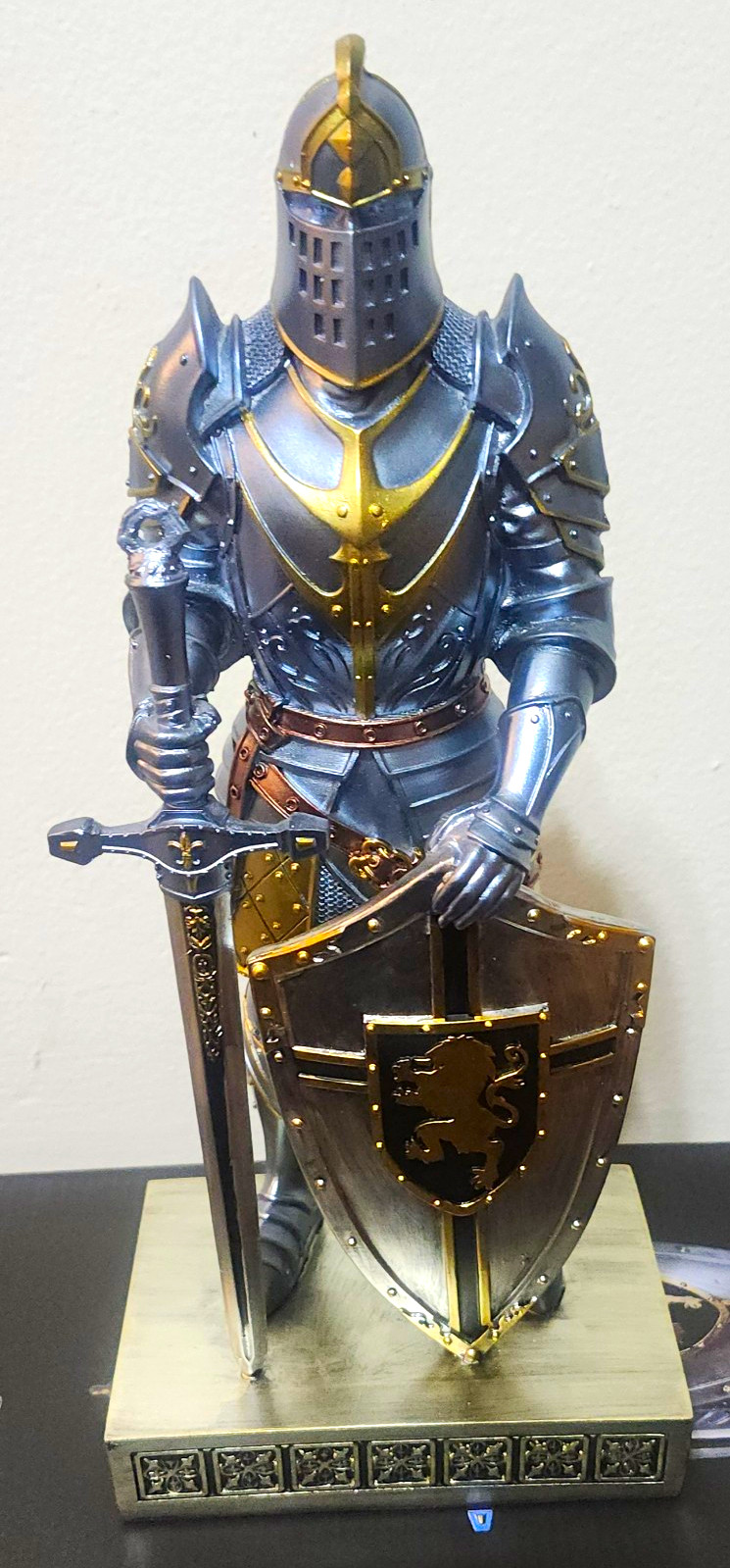 HDMbigmi King's Guard Knight Metal Statue Shield & Sword 12.7in Blue Boxed - NEW