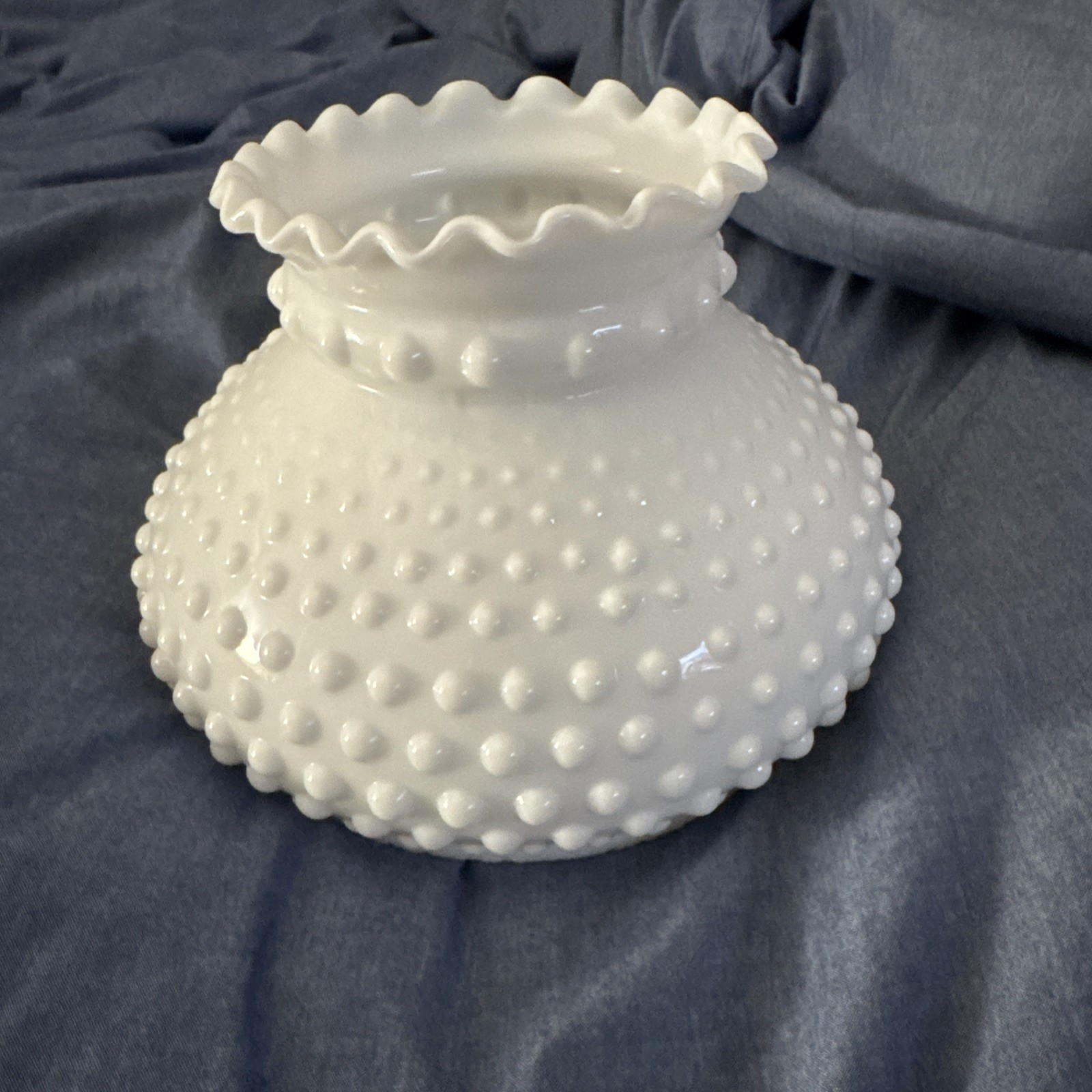 VINTAGE WHITE MILK GLASS HOBNAIL HURRICANE SHADE RUFFLE TOP 7” FITTER 6 \