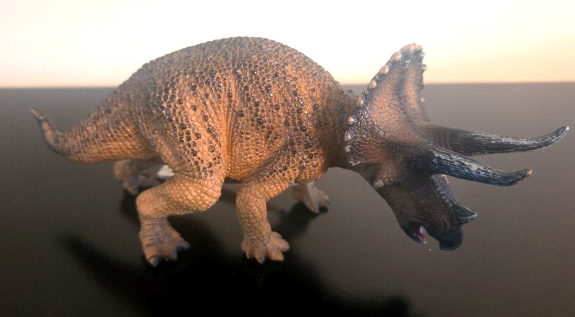 NEW Mojo TRICERATOPS DINOSAUR model figure Jurassic Prehistoric Educational Toy