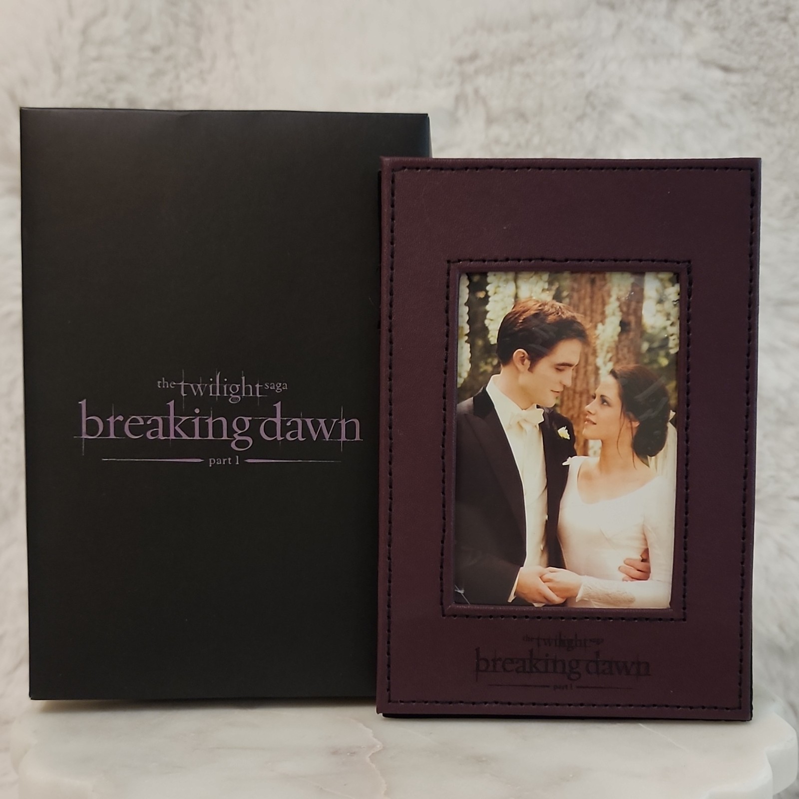 Twilight Breaking Dawn Bella Edward Wedding Photo RARE HTF NIB Twilight Breaking Dawn Bella Edward Wedding Photo RARE HTF NIB