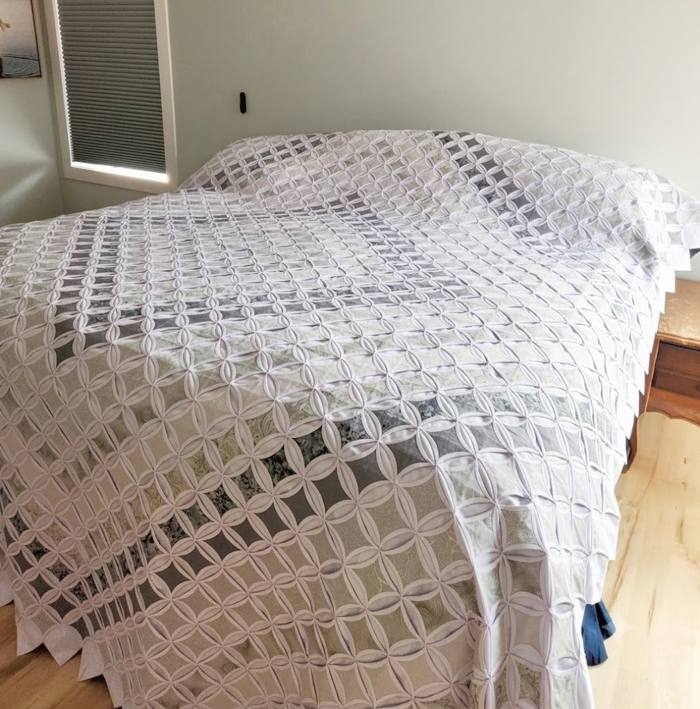 Amish Hand Stitched Cathedral Window Quilt Gray White 100x115 King