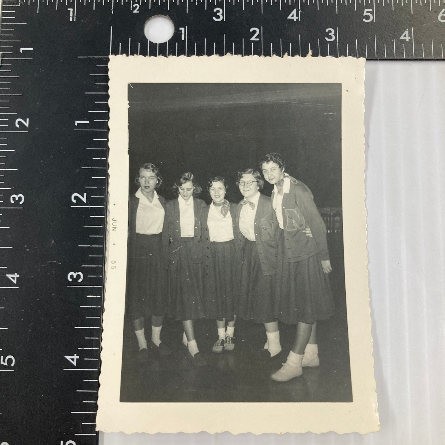 Young Women 1950s Snapshot Photograph Group Portrait Scalloped Edge