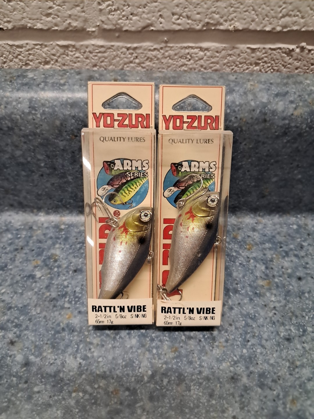 2 Vintage Yo Zuri Rattl\'n Vibe Lipless Crankbait 2 1/2\