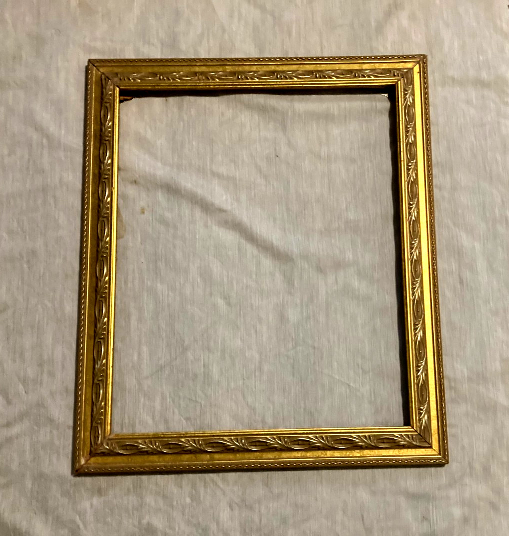 Vintage LEAF Ornate Gold Gilt Wood Picture Frame - Fits 18 Vintage LEAF Ornate Gold Gilt Wood Picture Frame - Fits 18
