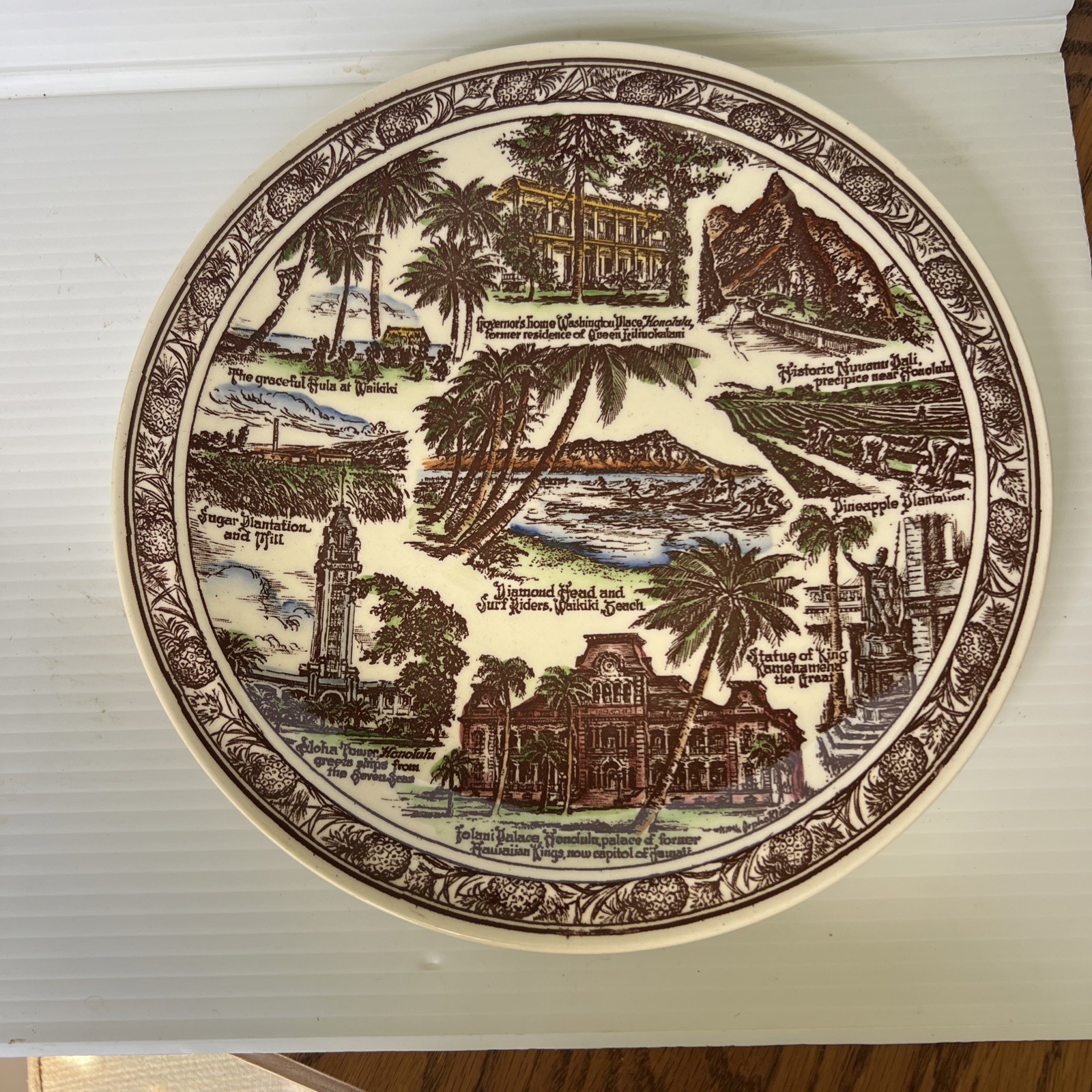 Vintage Vernon Kilns Honolulu Hawaii Souvenir Decorative Collectors Plate 10.5