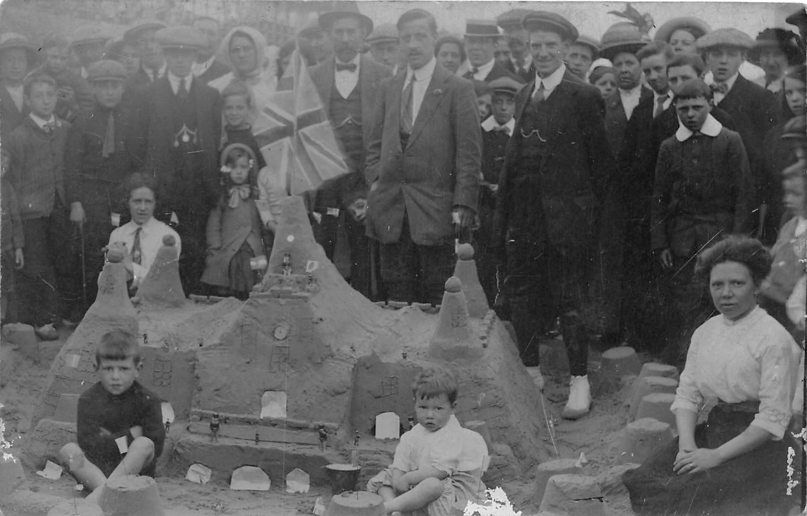 J25/ Foreign Postcard c1926 Blackpool England U.K. Beach Sand Castle Crowd 129