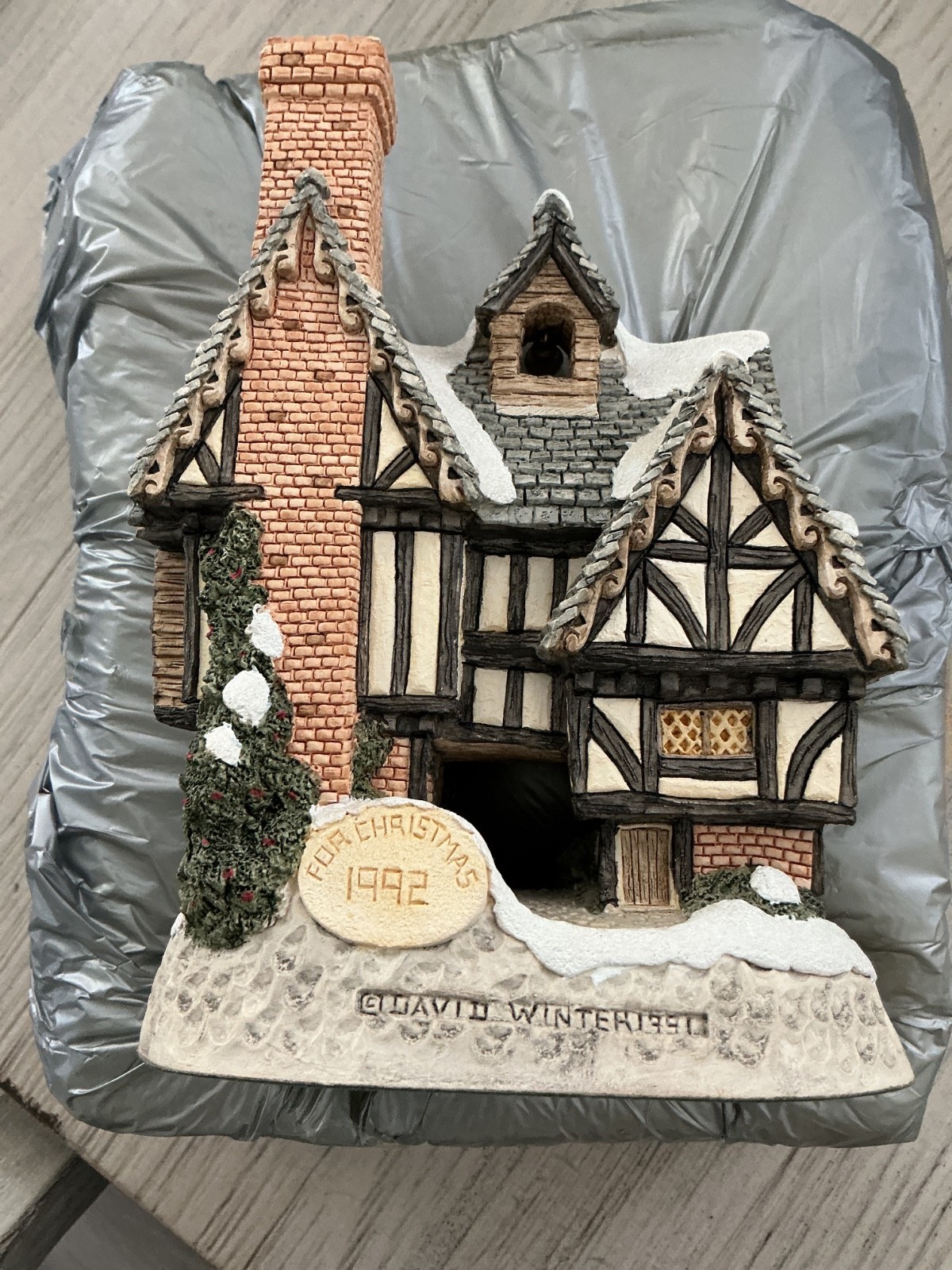 David Winter Cottages ~Scrooge’s School  John Hine Studio’s 1992 🌲NEW in  box