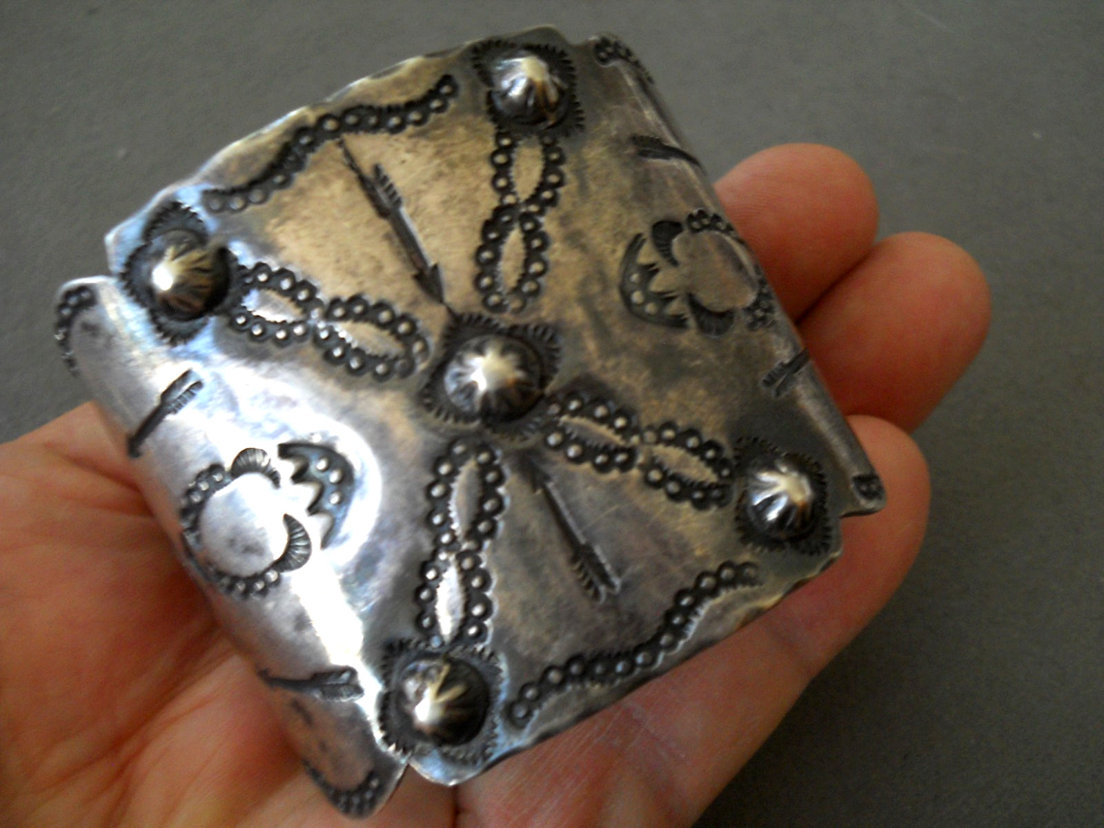 Old Native American Navajo Sterli Silver Hogan Appliques Stampwork Cuff Bracelet