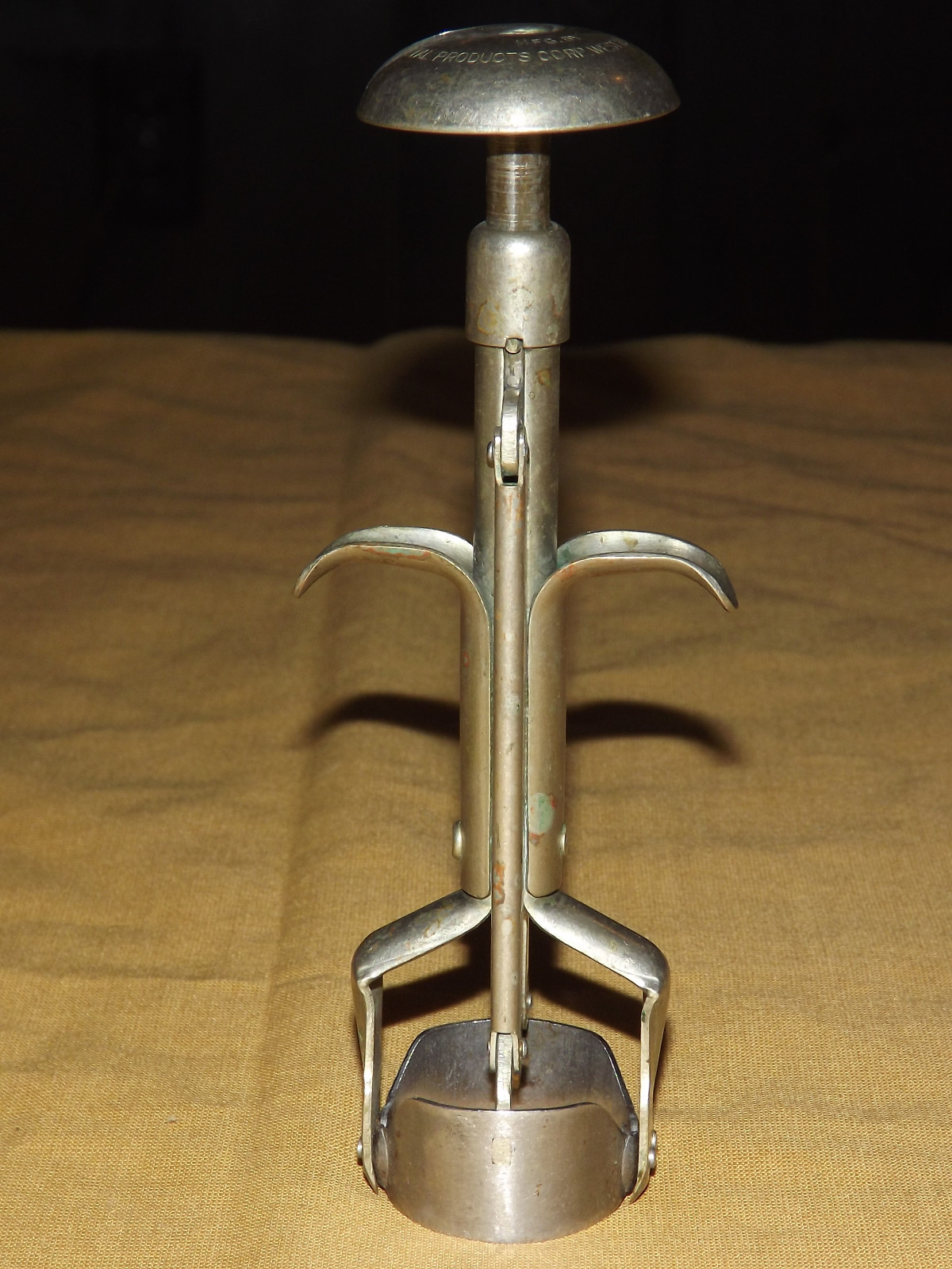 VINTAGE 1950S KITCHEN PAR PLUS FRUIT CORER