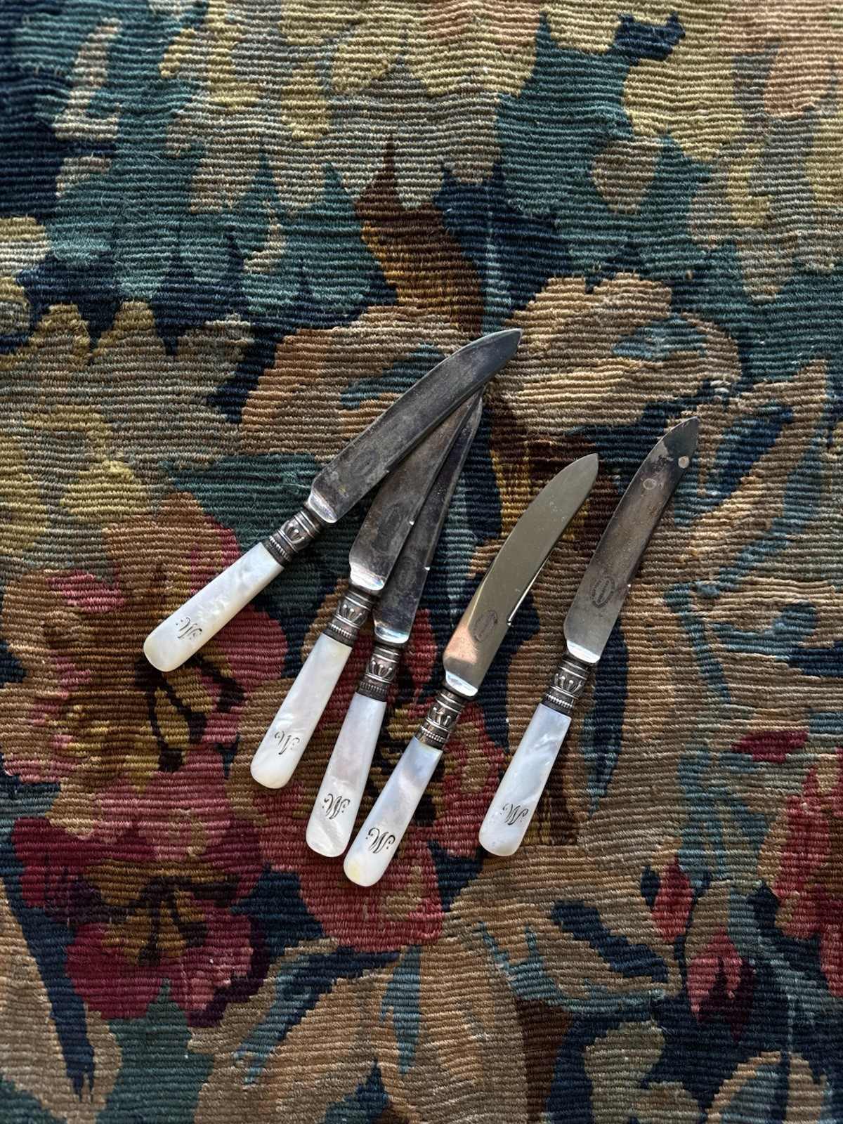 Antique MOTHER OF PEARL STERLING SILVER 'M' MONOGRAMMED BUTTER KNIFE SET OF 5