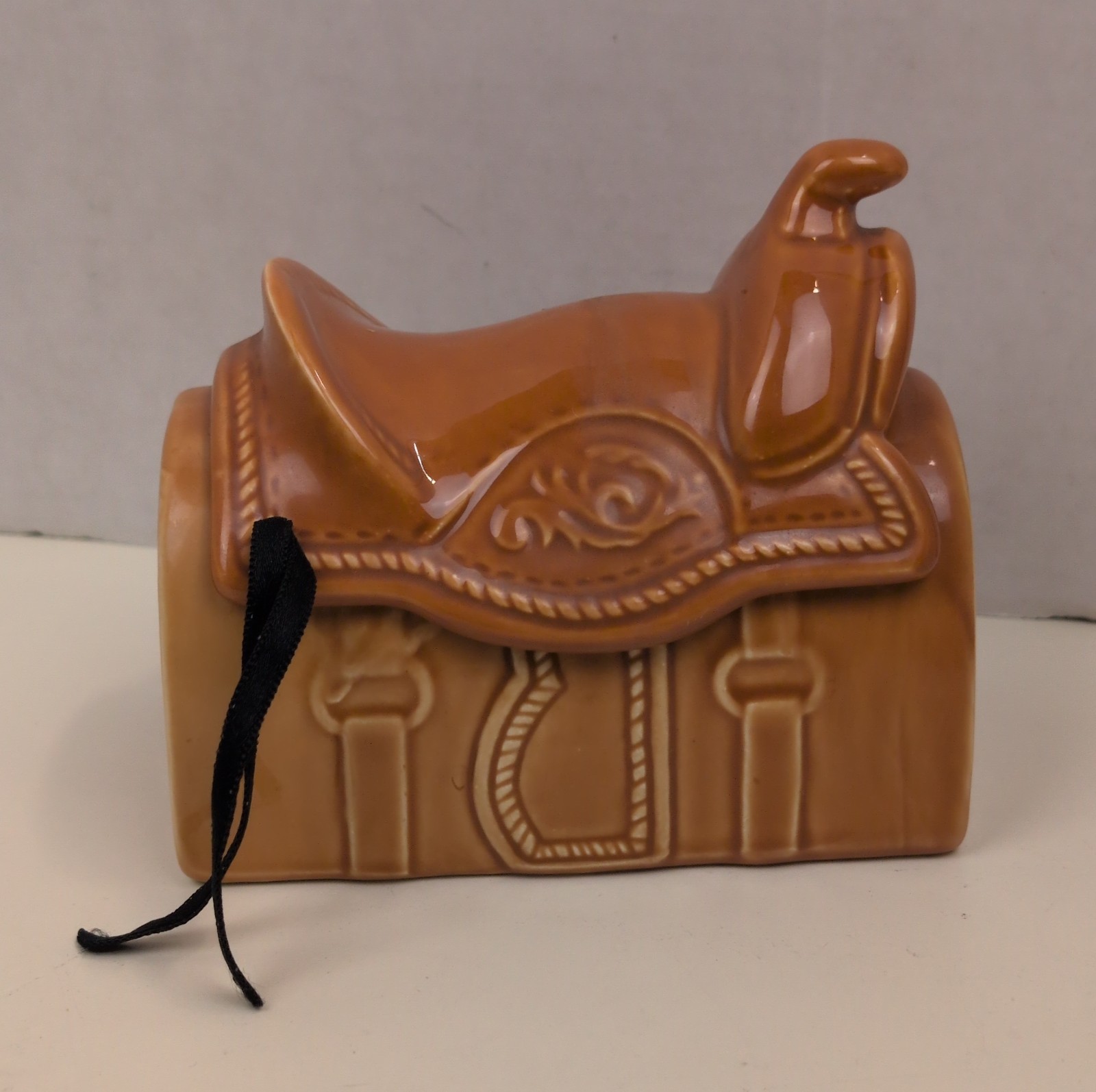 Vintage Vandor 1989 Pelzman Designs Ceramic Western Saddle Trinket Box Korea Vintage Vandor 1989 Pelzman Designs Ceramic Western Saddle Trinket Box Korea