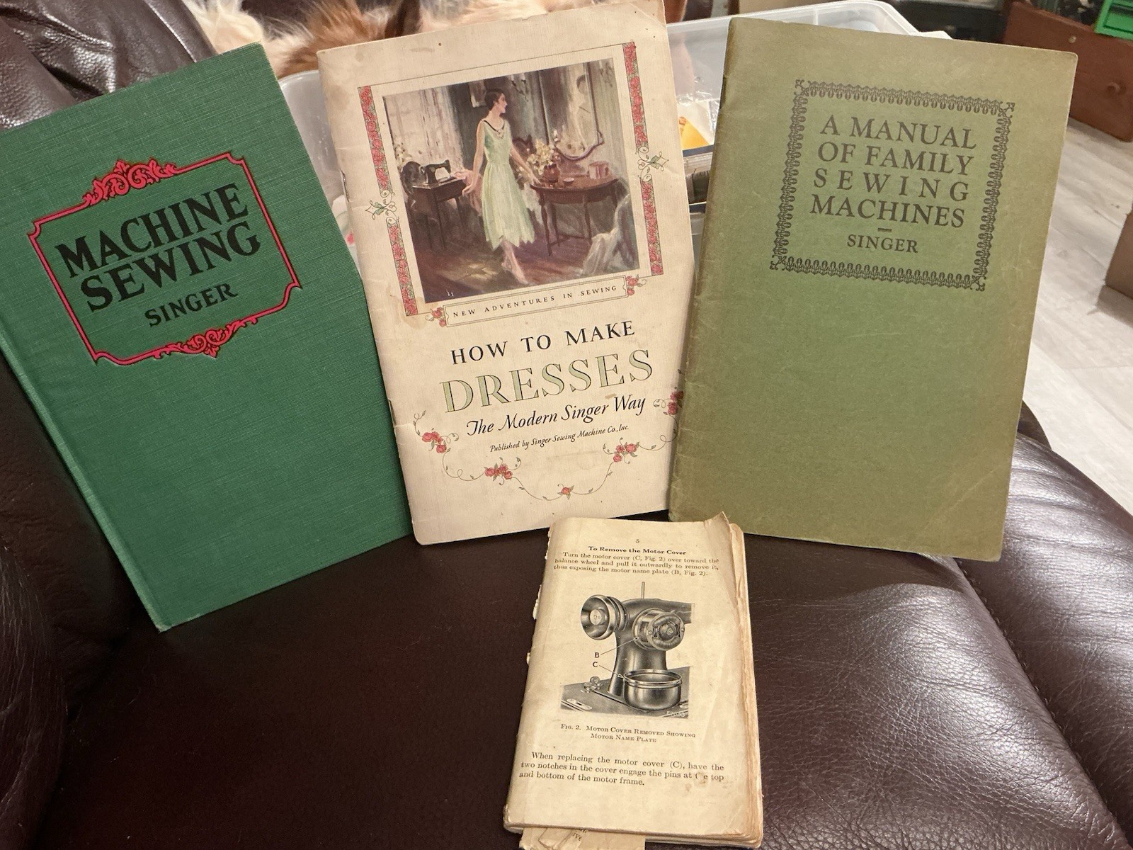 Lot Of Vintage Singer Sewing Machine Co Books How To Make Dresses The Modern Way Lot Of Vintage Singer Sewing Machine Co Books How To Make Dresses The Modern Way