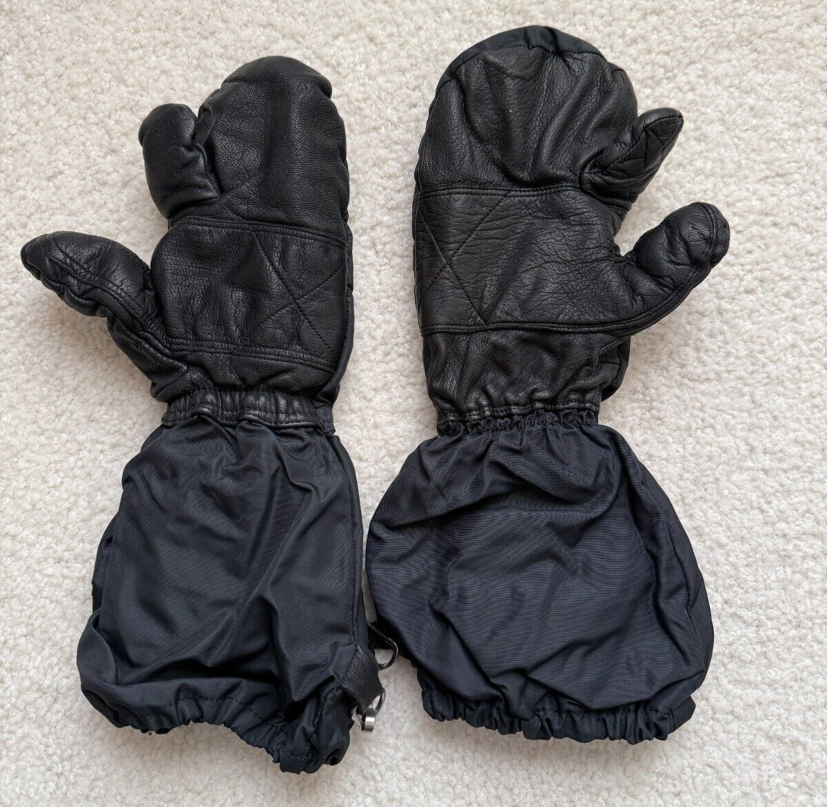 Genuine Swiss Military Surplus Leather Palm Artic Mittens Size Medium BRAND NEW Genuine Swiss Military Surplus Leather Palm Artic Mittens Size Medium BRAND NEW